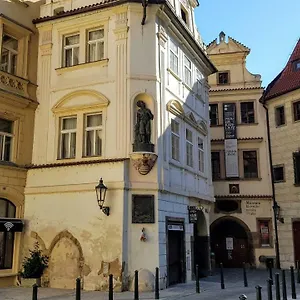 Tynska 7 Praag